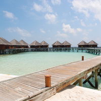 半円形に並んだコテージ