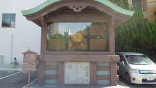 一日に４回からくり人形が演じます