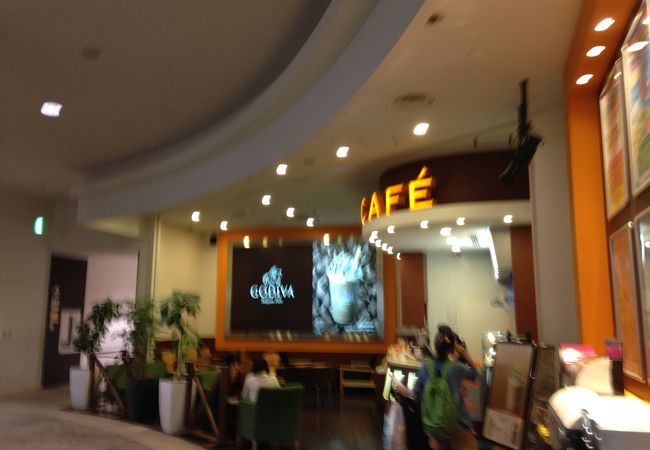 イオンシネマの入口付近にあります!!