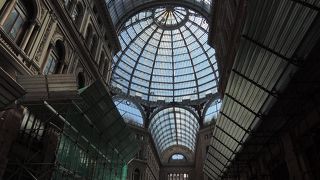 ショッピングよりも、建造物を見るのがおすすめです。