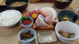 食事に、買い物に。