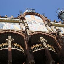 手の込んだ外観です