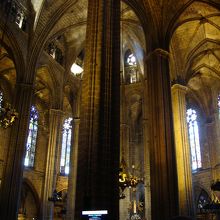 荘厳な雰囲気に包まれています