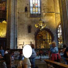 ベンチでゆっくりと過ごすのがお勧めです