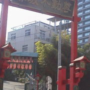 真っ赤な山門が目立つ「赤坂不動尊 (威徳寺)」～赤坂～