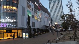 実寸大のガンダムが御迎え