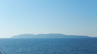 苫小牧−秋田−新潟−敦賀便。陸に近い所を通るので、景色が良いです