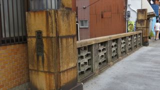 祇園白川に続く小路