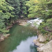 豊富な水流と美しい峡谷