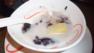 大規模、清潔なフードコート