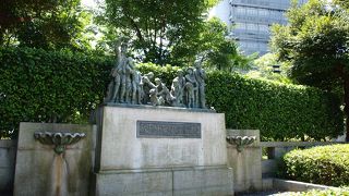 関東大震災で亡くなった小学校児童の冥福を祈るため建てられました