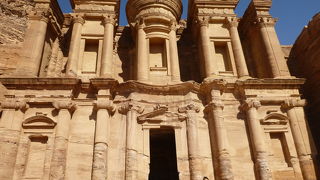壮大なペトラ遺跡