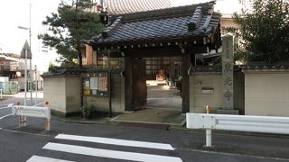 東光寺・・・高速道路とお寺さん