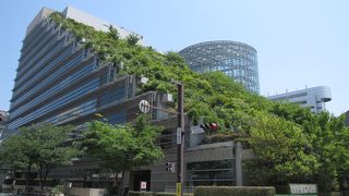 福岡パスポートセンターも劇場も有ります