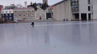 湖がスケート場に