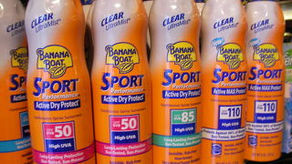 ビーチ近くのABCは日焼け止めグッズが充実