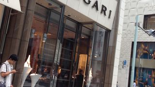 重厚な雰囲気のビルです