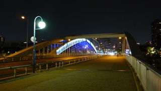 橋を渡ると造幣局です。