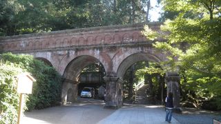 寺院の境内にある