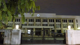 桜の通り抜けで有名な場所でもあります