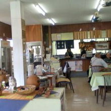 広い店内、お座敷もあります。