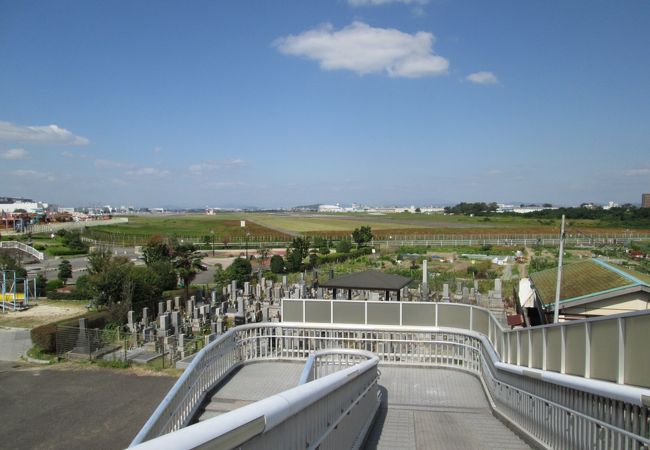 着陸誘導灯のある公園