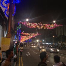 インド人青年たちでいっぱいでした