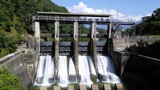 フェワ湖があるのはこのダムのおかげ