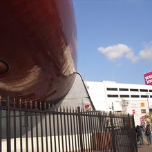 てつのくじら館の横にあります