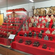 展示品。200年以上前のひな壇