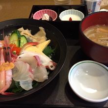 小鉢もついてこのお値段！