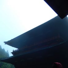 高野山大門。辿りつけた感慨はひとしおでした。