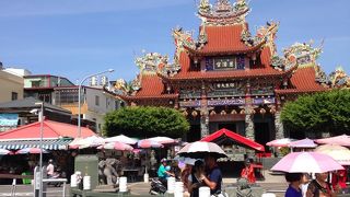 龍虎の塔の目の前