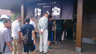 大人気のだんご屋