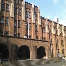 重厚な雰囲気の建物が至る所で観られます