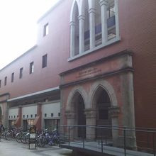 結構縦長の建物になっていました