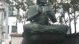 台座部分の刻銘にもご注目を。