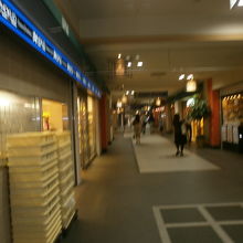 小さなお店があります