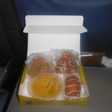 行きの機内食