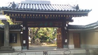 この辺りでは意外性を感じる大きさのお寺でした