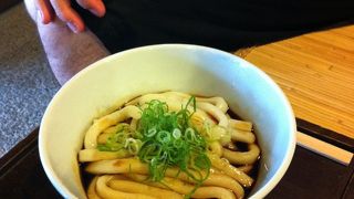 昔懐かしいお店あり、食べ歩きありの楽しい横丁