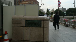 御茶ノ水駅から外堀通りへ向かって架かる橋