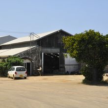 近くの機関庫跡