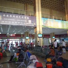 河南省や陝西省へのバスもあり