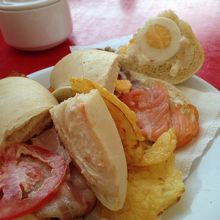 ボカディージョ・フライを注文しましたが、美味しかったです