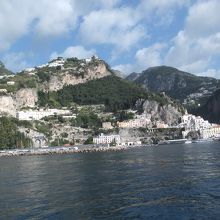 ポジターノ->アマルフィの船から見たアマルフィ海岸