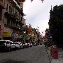 町並みはもう中国？中華商店がずーっと並んでいます。