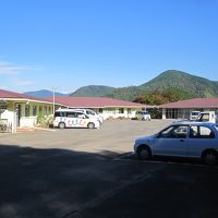 受付。体育館やバーベキューなど様々な施設がある。