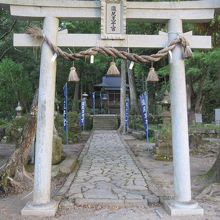 五体王子社の一つだけあって立派な鳥居がある。