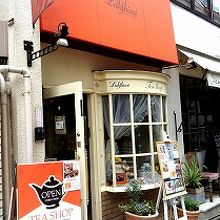 アフタヌーンティーらしいかわいい店構え